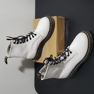 LIKE NEW Dr. Martens 1460 black lace leather boots